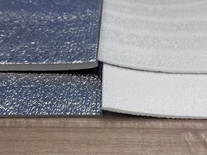 Rouleau <span class=keywords><strong>d</strong></span>'isolation de toiture en mousse EPE réfléchissante résistante à la chaleur en feuille <span class=keywords><strong>d</strong></span>'<span class=keywords><strong>aluminium</strong></span>, barrière radiante pour entrepôt et bâtiment métallique - Product Image 3