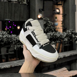 รองเท้าเทรนเนอร์สำหรับผู้ชายดีไซน์หรูหรายางหนังลำลองสีขาวดำซับในด้วยหนังแท้จาก Amiry - Product Image 2