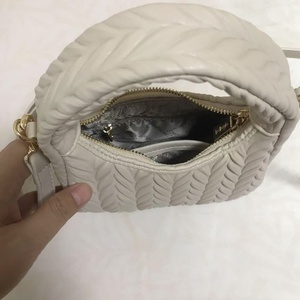 Custom Logo Luxury Women's Waterproof <b>Summer</b> Quilted PU <b>Handbag</b> with Zipper Closure Solid Color Elegant Style Shoulder Bags - Product Image 5