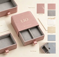 Boîtes à bijoux de luxe de petite taille avec insert en velours, logo personnalisé imprimé, emballage en carton premium pour bague, boucles d'oreilles et bracelet
