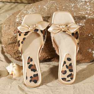 Mules tendance à motif léopard pour femme avec nœud, semelle plate confortable pour la plage, les stations balnéaires et le quotidien en extérieur - Product Image 5