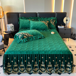 Falda de cama romántica de encaje de alta calidad, cómoda y suave, de forro polar de leche, para una experiencia extremadamente confortable. - Product Image 3