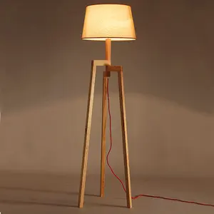 Lampada da Terra in <span class=keywords><strong>Legno</strong></span> Moderna Nordica per Arredamento Interno Lampada da Terra Classica a Treppiede Fatta a Mano per Hotel e Camera da Letto - Product Image 1
