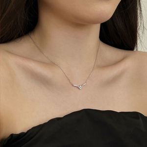 Colliers pendentifs en forme de V en zircon diamant 5A, chaîne à maillons en argent sterling 925 plaqué or 18 carats, rhodié, ne ternit pas, nouvelle collection Dylam Designer - Product Image 3