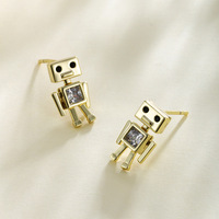 Boucles d'oreilles clous tendance et élégantes, mini robot carré en zircon cubique, doré brillant, faible irritation, délicates, pour jeunes, usage quotidien et social