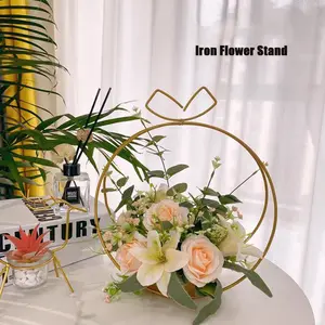 Недорогое прочное Золотое сердце, металлическое свадебное украшение, центральные части свадебного стола, подставка для цветов с ручкой
