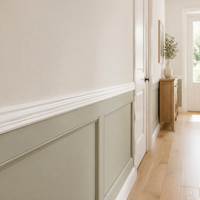 Moulures de plinthe et corniches de plafond en bois massif de pin et paulownia, apprêtées blanches, pour la vente en gros