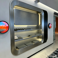 Présentoir de magasin de technologie futuriste haut de gamme | Design personnalisé en forme d’ovni | Système d’exposition de pointe pour les marques phares de la tech