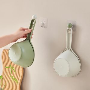 Cucharón de agua de plástico grueso para uso doméstico en la cocina con diseño resistente a caídas para lavar verduras y plantas - Product Image 4