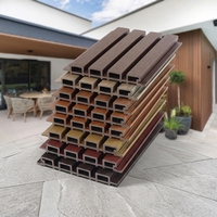 Panneau mural personnalisé facile à installer, panneau mural composite WPC extérieur, revêtement en bois-plastique imperméable pour façade de villa