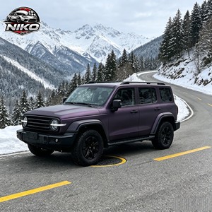 Film de protection de carrosserie NIKO, film vinyle décoratif, wraps colorés, PET super mat noir, violet irisé, film de protection de voiture - Product Image 1
