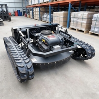 Tondeuse robotisée sur chenilles, largeur de coupe 900 mm, télécommandée, moteur thermique robuste, qualité industrielle pour parcs