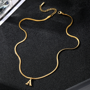Nouveau Collier Lettre Prénom en Acier Inoxydable Plaqué Or 18 carats Tendance Vente en Gros - Product Image 6