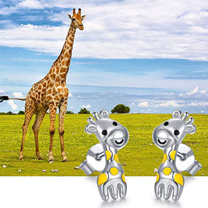 Cute Giraffe Stud Earrings Minimal Animal Design Fresh Style Women Fashion Jewelry Daily Wear Gift - Product Image 2