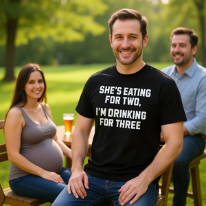 Elle mange pour deux, je bois pour trois, t-shirt pour papa débutant - Product Image 1