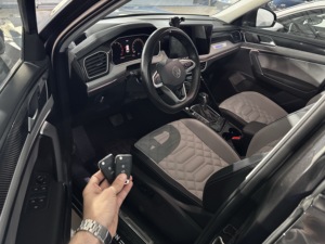 <span class=keywords><strong>Volkswagen</strong></span> Tayron 2022 1.4T Turbo <span class=keywords><strong>SUV</strong></span> con Sedili in Pelle Riscaldati, Tetto Panoramico Scuro, Motore a Benzina, Esportatore di Auto Usate dalla Cina - Product Image 6