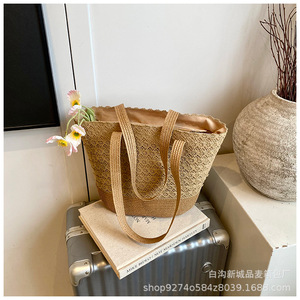 Nouveau sac fourre-tout tissé en paille et dentelle grande capacité pour homme, style bohème tendance avec décoration en cristal et bande élastique, collection été 2025 - Product Image 6