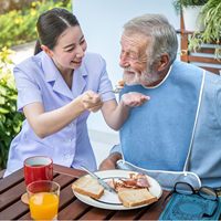 Bavoir adulte lavable en machine facile à utiliser pour les personnes âgées