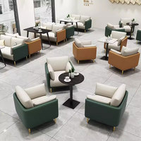 Mobilier de restaurant moderne et minimaliste de style influenceur, combinaison commerciale de canapés, tables et banquettes, pour réceptions décontractées, en PU