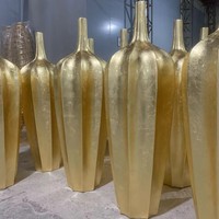 Vas Bunga Mewah Berlapis Emas Elegan dari Fiberglass untuk Dekorasi Pernikahan, Pot Bunga Raksasa untuk Interior Rumah