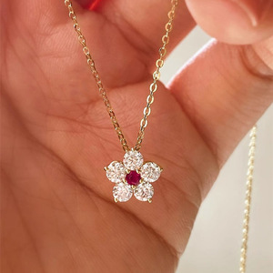 Collana con Ciondolo a Fiore di Prugna in Cristallo Rosso per Donne, Catena Scintillante per Clavicola, Gioielli alla Moda - Product Image 1