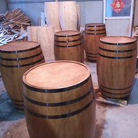 Baril à vin en bois de 50 L avec support, à l'intérieur du sac