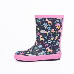 Botas de Lluvia para Niños con Borde Rosa y un Colorido Diseño de Caballo - Product Image 4