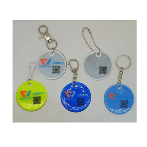 Pendentifs réflecteurs <span class=keywords><strong>de</strong></span> sécurité personnalisés Porte-clés réfléchissant pour enfants avec chaînes Porte-clés réfléchissant <span class=keywords><strong>double</strong></span> face étanche pour sac à dos - Product Image 4