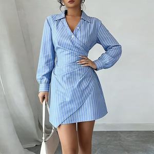 Robe chemise rayée bleue à manches longues avec col rabattu, style portefeuille et lien, mini-robe ajustée décontractée pour le printemps - Product Image 3