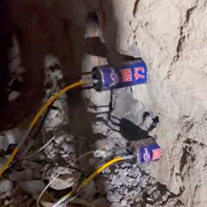 Fendeur de roche hydraulique compact et léger, portatif, pour les travaux de fendage de pierres et de roches à petite échelle - Product Image 2