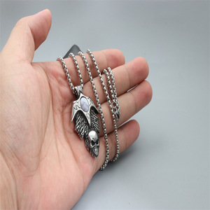 Collier pendentif crâne Yunnique en acier noir avec incrustation de turquoise sertie clos, breloque thématique pour cadeau, bijoux de mode - Product Image 2