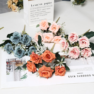 Bouquets de roses artificielles Lichao, 5 têtes, fleurs en soie, accessoires de décoration pour mariage et maison - Product Image 1