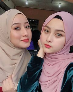 Nhà Máy Giá Hot 90 Màu Đồng Bằng Bong Bóng Khăn Hồi Giáo Voan Hijab Khăn Choàng Chất Lượng Cao Màu Rắn Khăn Trùm Đầu Kết Thúc Tốt Đẹp - Product Image 2