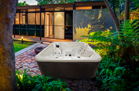 Bain à remous chauffé extérieur spacieux pour 5 personnes, en acrylique, confortable, pour cour et jardin