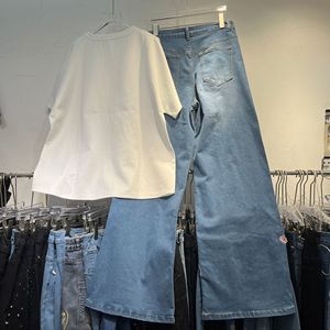 Set <span class=keywords><strong>Donna</strong></span> Autunno 2025: T-shirt Stampata a Maniche Corte e <span class=keywords><strong>Jeans</strong></span> Dritti Snellenti, Vendita all'Ingrosso - Product Image 4