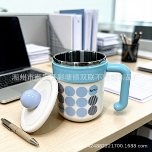 Taza de acero inoxidable con diseño de corazones y tapa para leche, café, té, uso en el desayuno. - Product Image 3