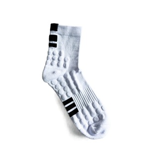 Athletic <b>Socks</b> Mid-Calf Bubble Bottom Non-Slip For Badminton Basketball <b>Training</b> Gray White Black Red Green Solid Color Blocking - Product Image 4