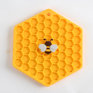 Tazón de silicona con laberinto para alimentación lenta para perros y gatos, diseño universal con patrón de libélula - Product Image 3