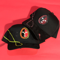 Nueva Gorra de Béisbol de 5 Paneles con Bordado Personalizado, Visera de Gamuza, Parche Metálico con Diseño de Cadena y Pedrería