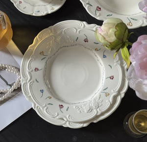 Juego de Vajilla de Cerámica con Diseño Floral en Relieve Vintage, Plato, Tazón, Taza y Soporte para Pastel de Porcelana con Delicado Patrón de Tulipanes, Vajilla Elegante - Product Image 5