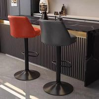 Tabouret de bar design minimaliste moderne et luxueux, structure en bois, hauteur réglable et pivotant, idéal pour bistro ou appartement de jeune fille