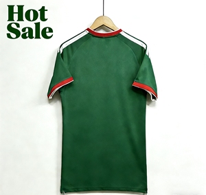เสื้อเจอร์ซีย์แฟนอเมริกันฟุตบอลลายทางคอวี พิมพ์ลายแบบซับลิเมชั่นคุณภาพสูง สำหรับทีมชาติ ปี 2026 พร้อมโลโก้แบบกำหนดเองสำหรับผู้ชาย - Product Image 2