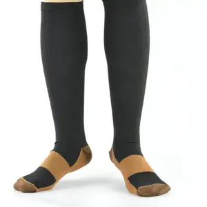 Chaussettes de compression antibactériennes à dégradé pour femmes, chaussettes anti-varices, chaussettes de sport pour la course et le cyclisme, personnalisables OEM - Product Image 1