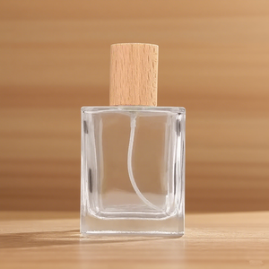 Bouteilles de <span class=keywords><strong>parfum</strong></span> en verre carrées rechargeables de 15ml à fond épais avec bouchons en bois haut de gamme avec boîte de pulvérisation à pompe emballée - Product Image 4