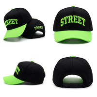 Gorra de Béisbol Urbana con Logotipo Bordado en 3D, Dos Colores, Negro y Verde Neón, Visera Plana, Corona Alta, Cierre a Presión