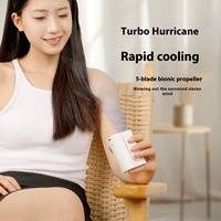 Vente en gros Ventilateur de taille portable transfrontalier Mini affichage numérique Chargement USB Petite turbine extérieure Trois ventilateurs de refroidissement par air en plastique