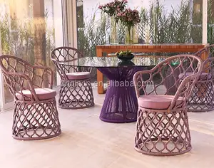 अद्वितीय आधुनिक हाई एंड आउटडोर फर्नीचर आकार रेस्तरां रस्सी बुना डाइनिंग टेबल कुर्सियों का सेट