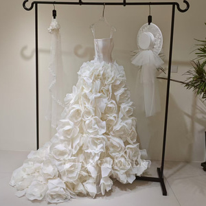 LY118 Vestido de Novia Único con Flores 3D, Vestidos de Novia con Corsé - Product Image 2