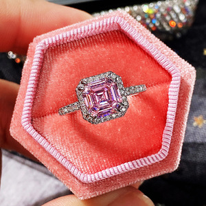 Anello a Forma di Quadrato Principessa, Design Elegante per Donne - Product Image 6