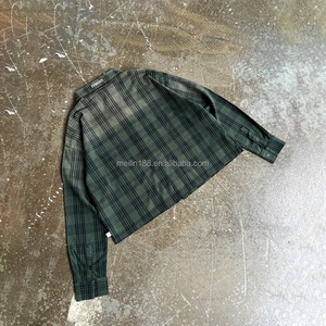 เสื้อเชิ้ตผ้าสักหลาดลายสก็อตวินเทจสั่งทำขายส่งสำหรับผู้ชาย ทรงโอเวอร์ไซส์ สีซีดจาง แขนยาว ทรงบ็อกซี่ ติดกระดุม - Product Image 3